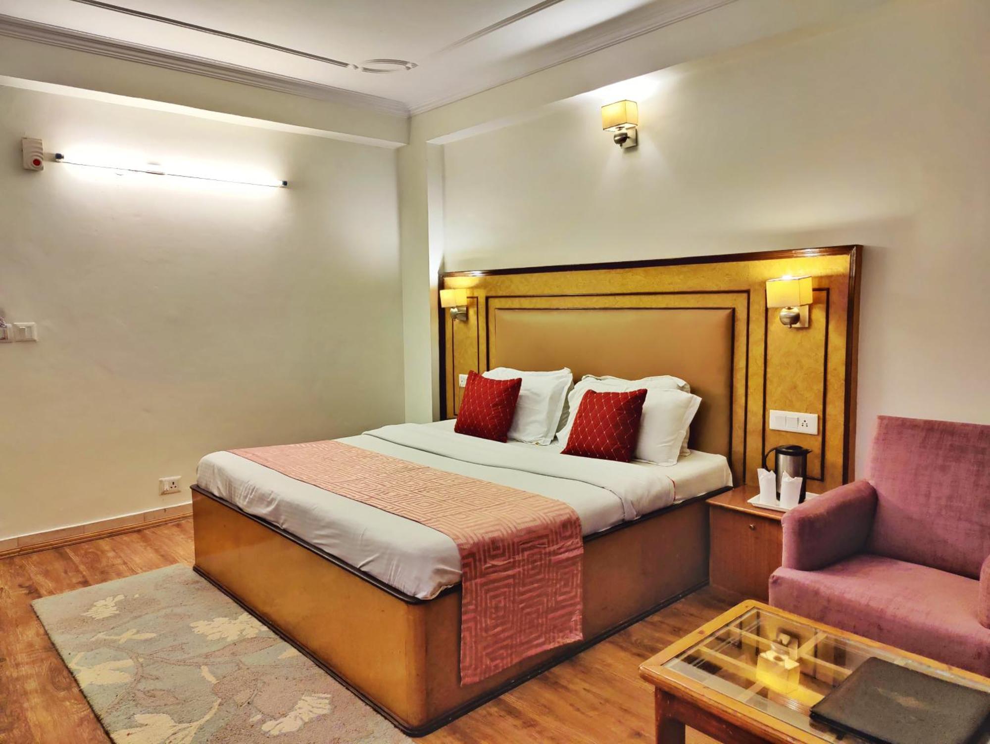 Surya International Hotel Manali Near Mall Road Esterno foto