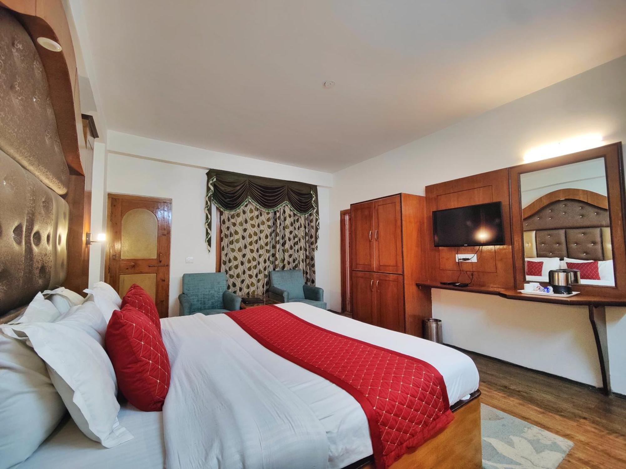 Surya International Hotel Manali Near Mall Road Esterno foto
