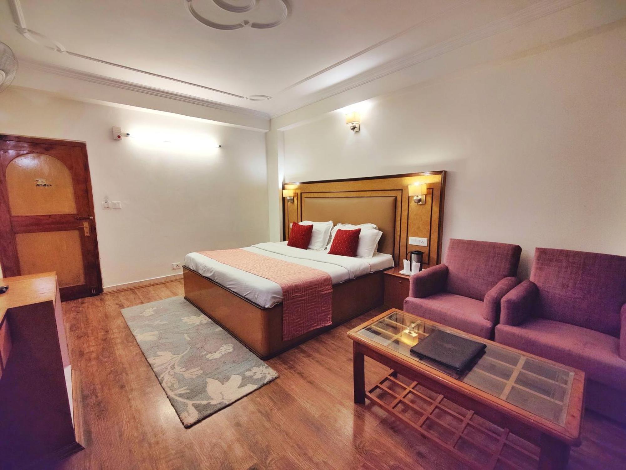 Surya International Hotel Manali Near Mall Road Esterno foto