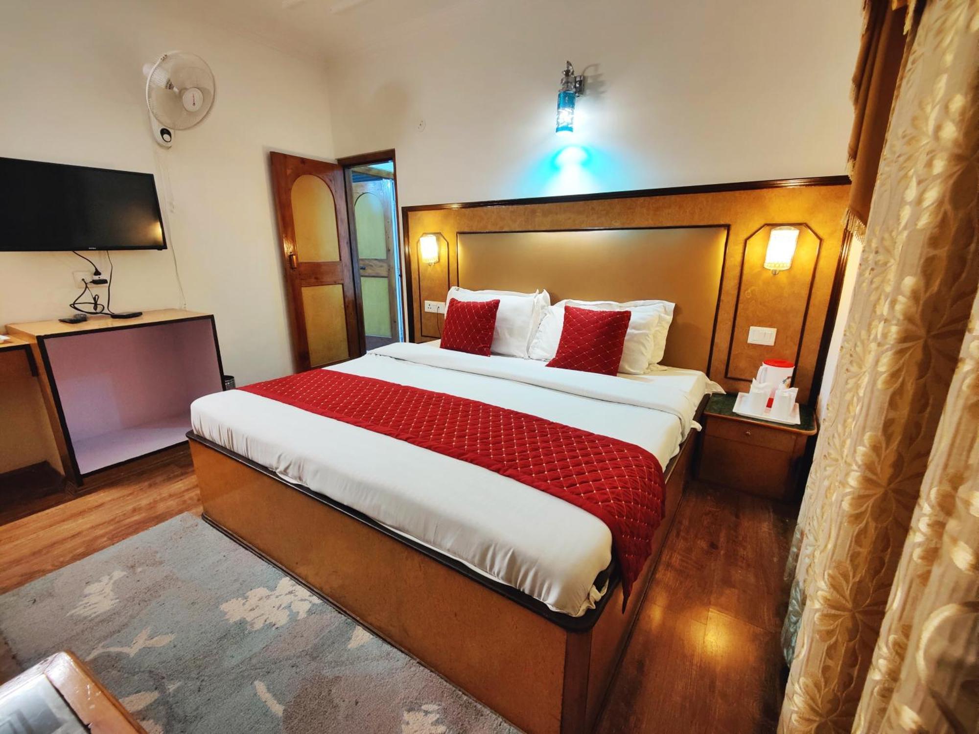 Surya International Hotel Manali Near Mall Road Esterno foto