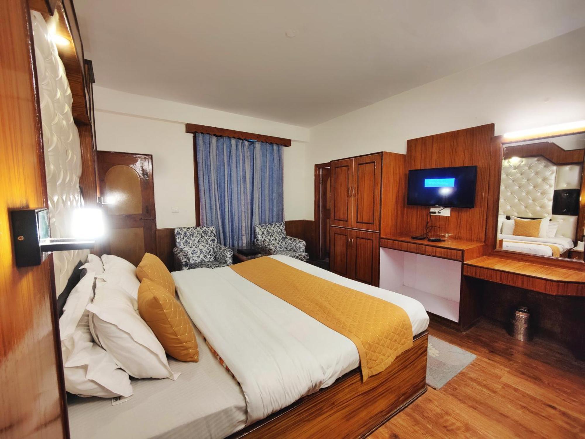 Surya International Hotel Manali Near Mall Road Esterno foto