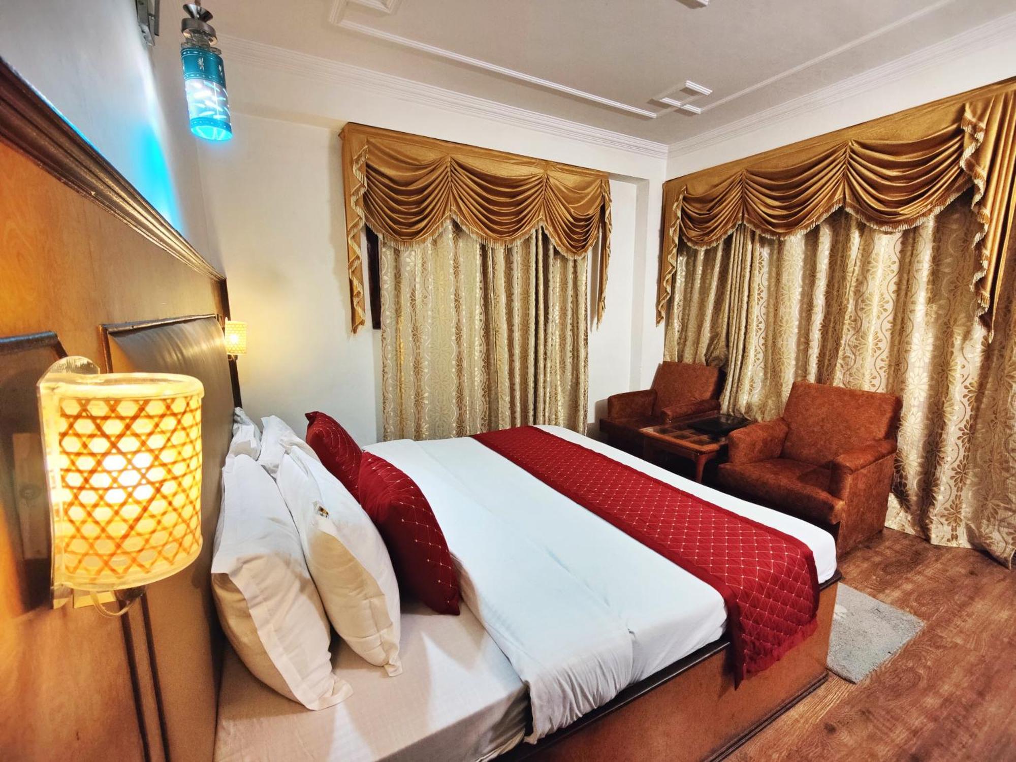 Surya International Hotel Manali Near Mall Road Esterno foto