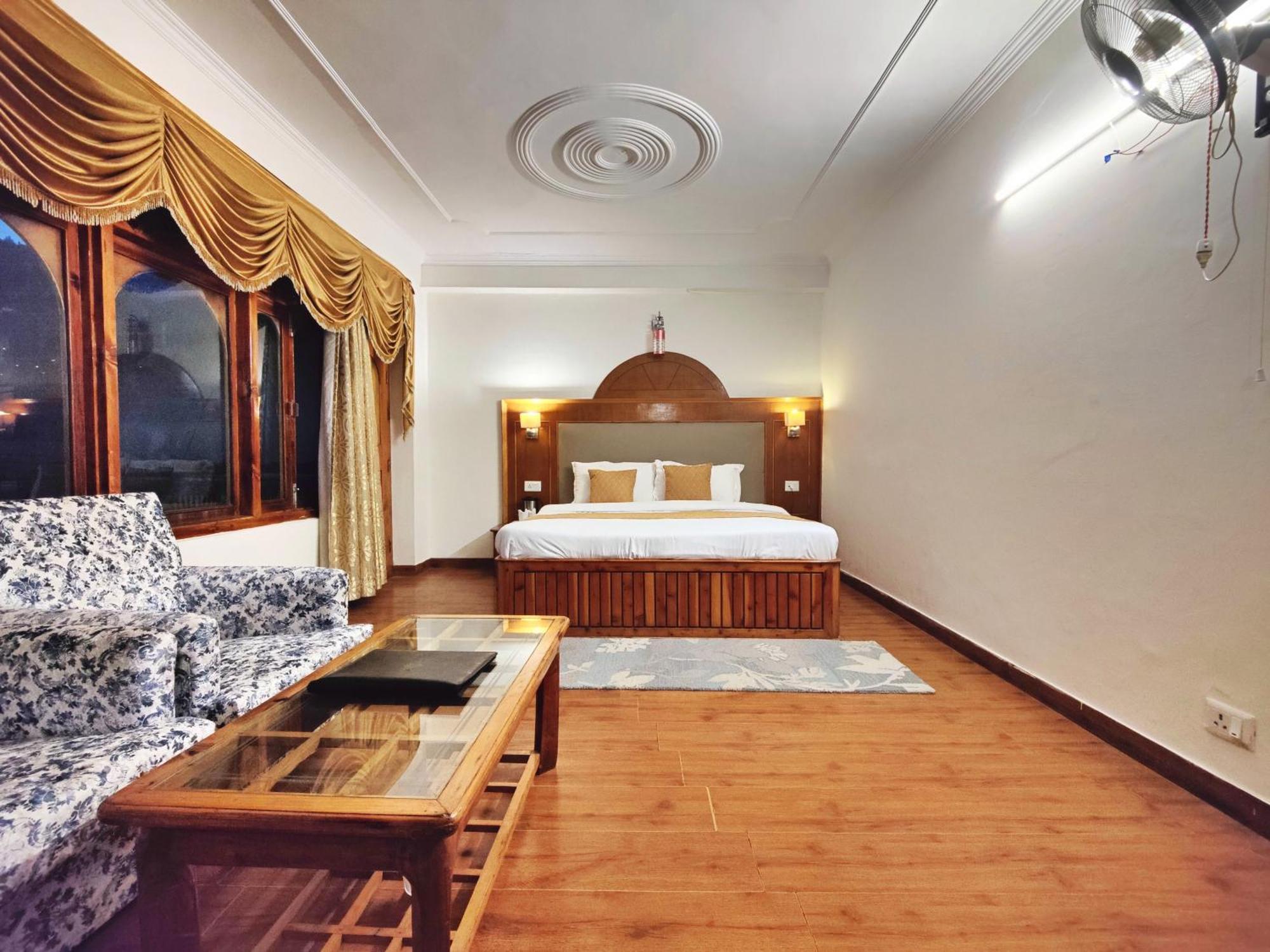 Surya International Hotel Manali Near Mall Road Esterno foto