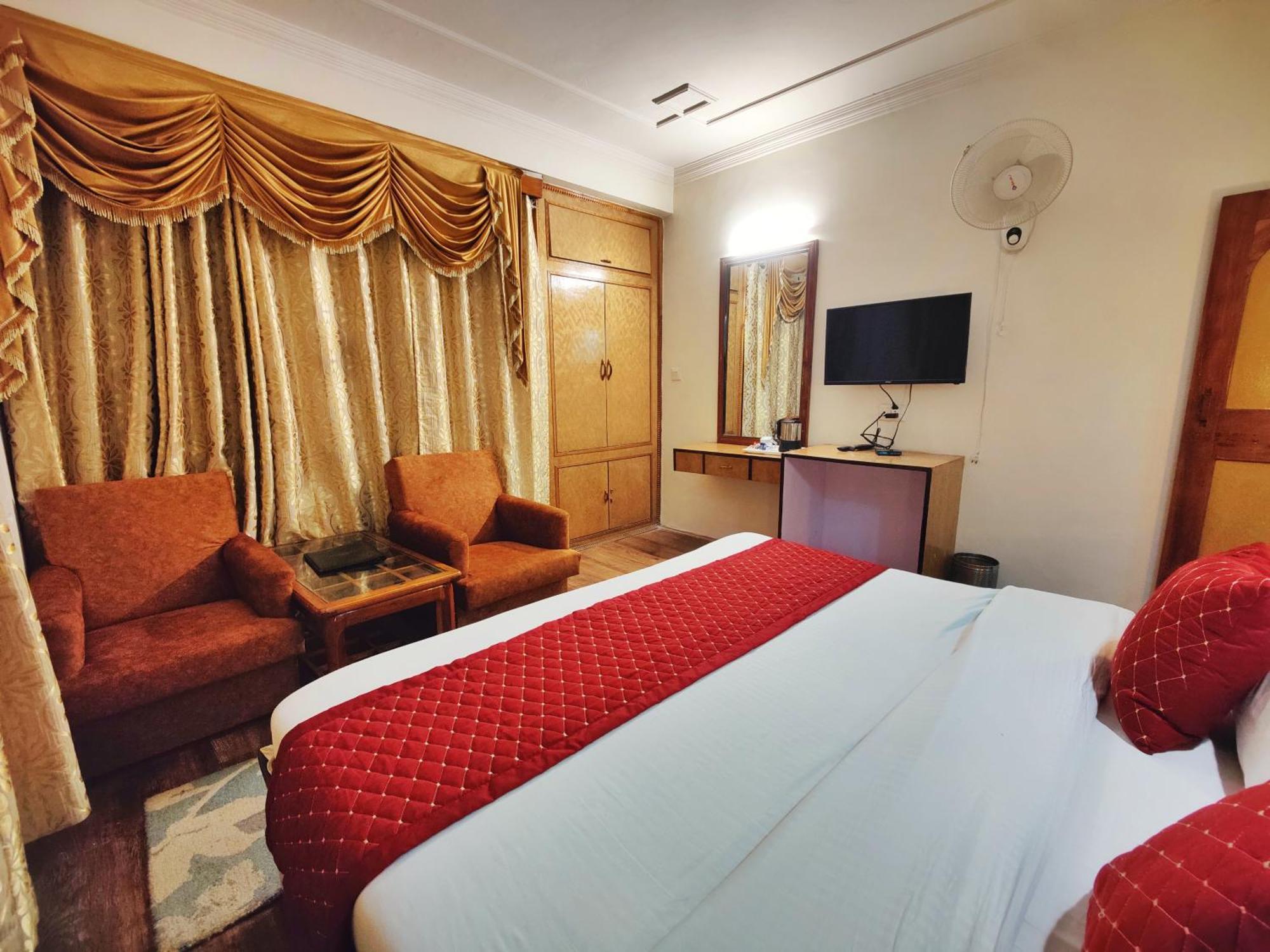 Surya International Hotel Manali Near Mall Road Esterno foto