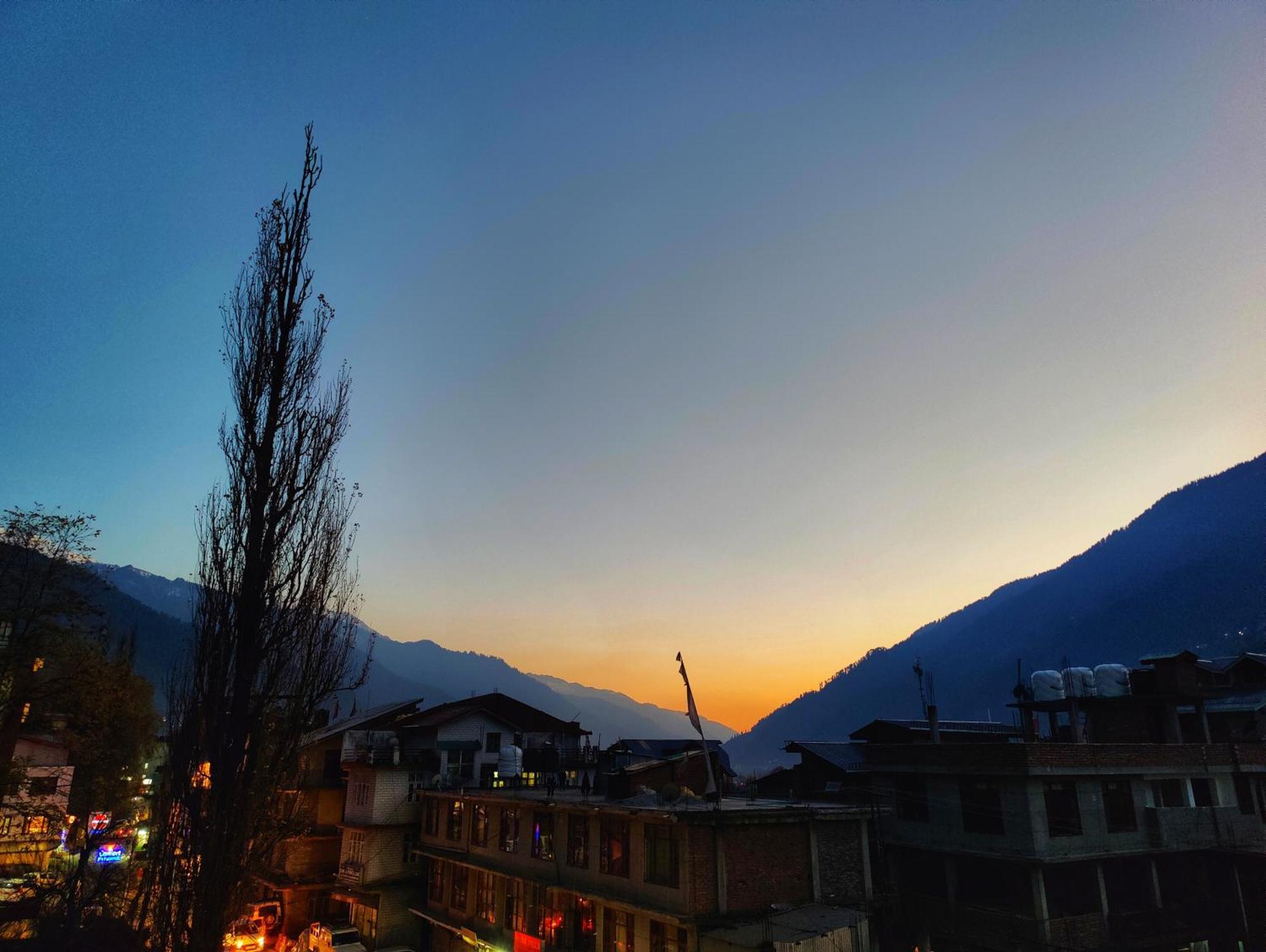 Surya International Hotel Manali Near Mall Road Esterno foto