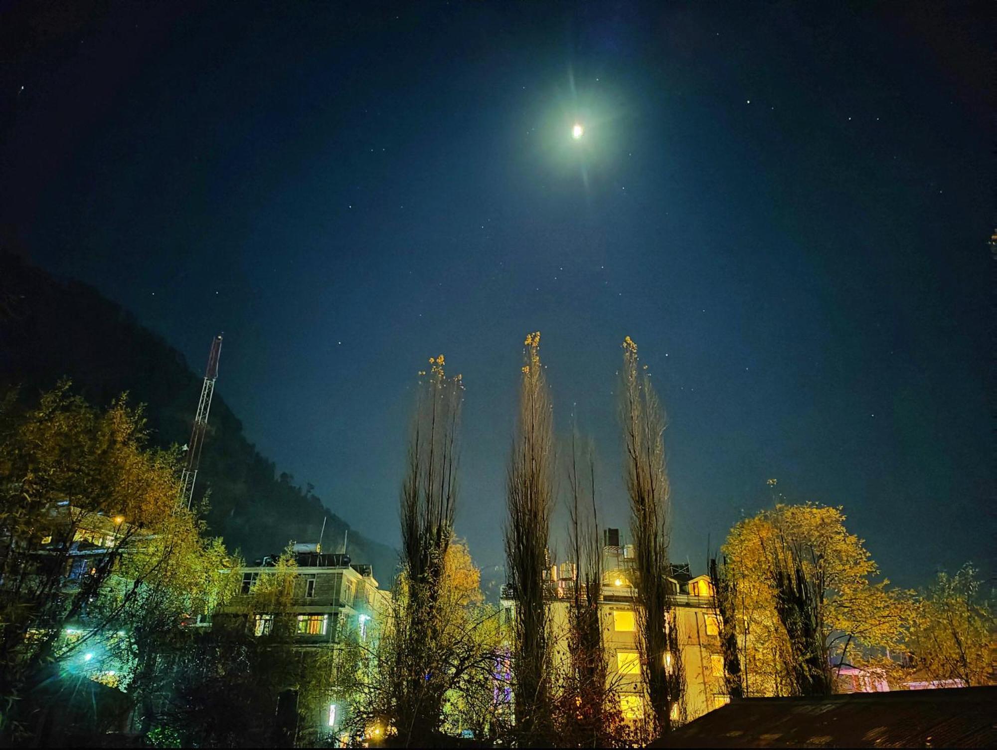 Surya International Hotel Manali Near Mall Road Esterno foto