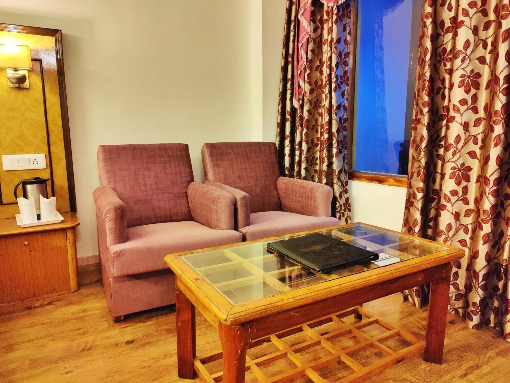 Surya International Hotel Manali Near Mall Road Esterno foto