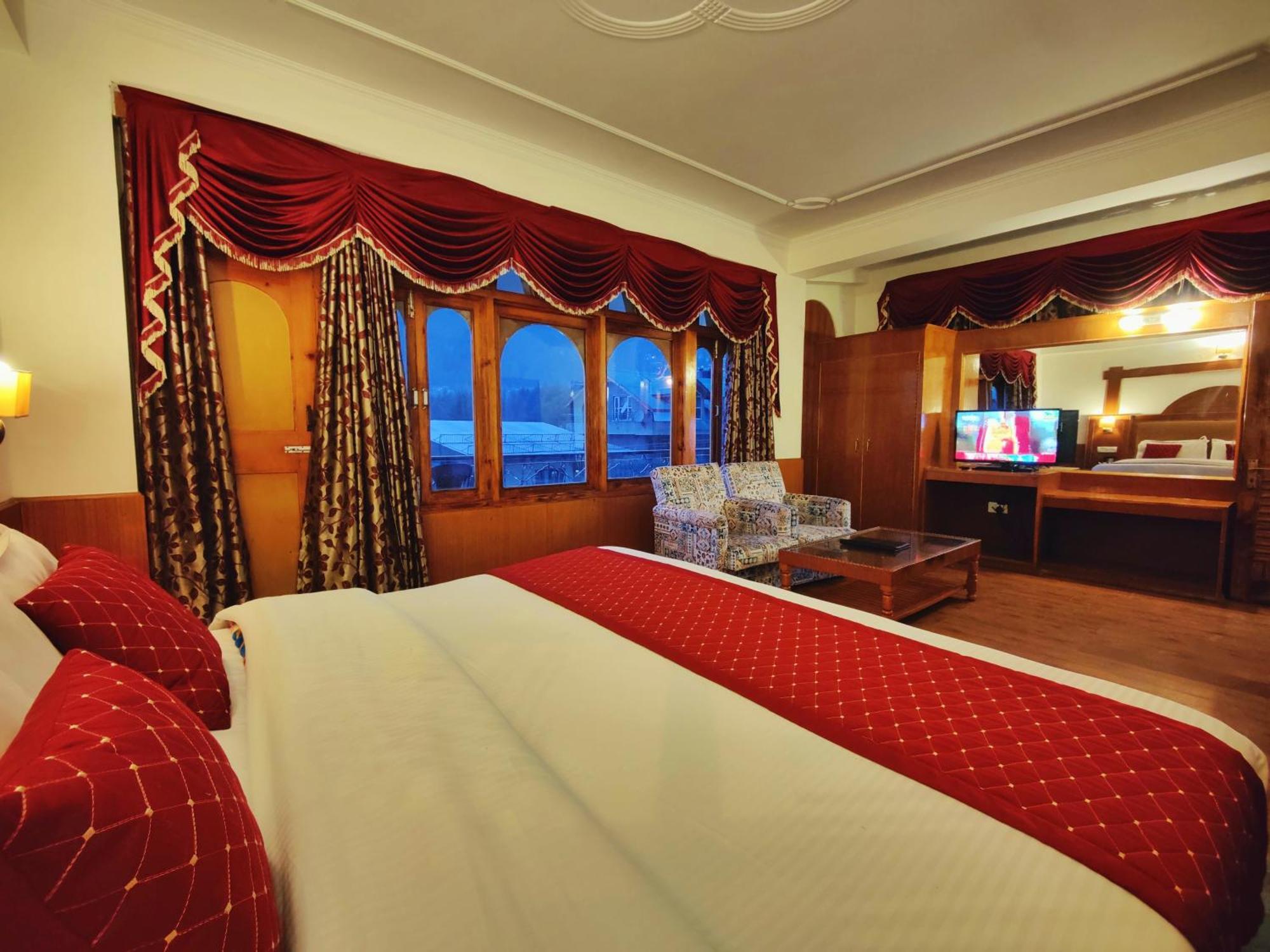 Surya International Hotel Manali Near Mall Road Esterno foto