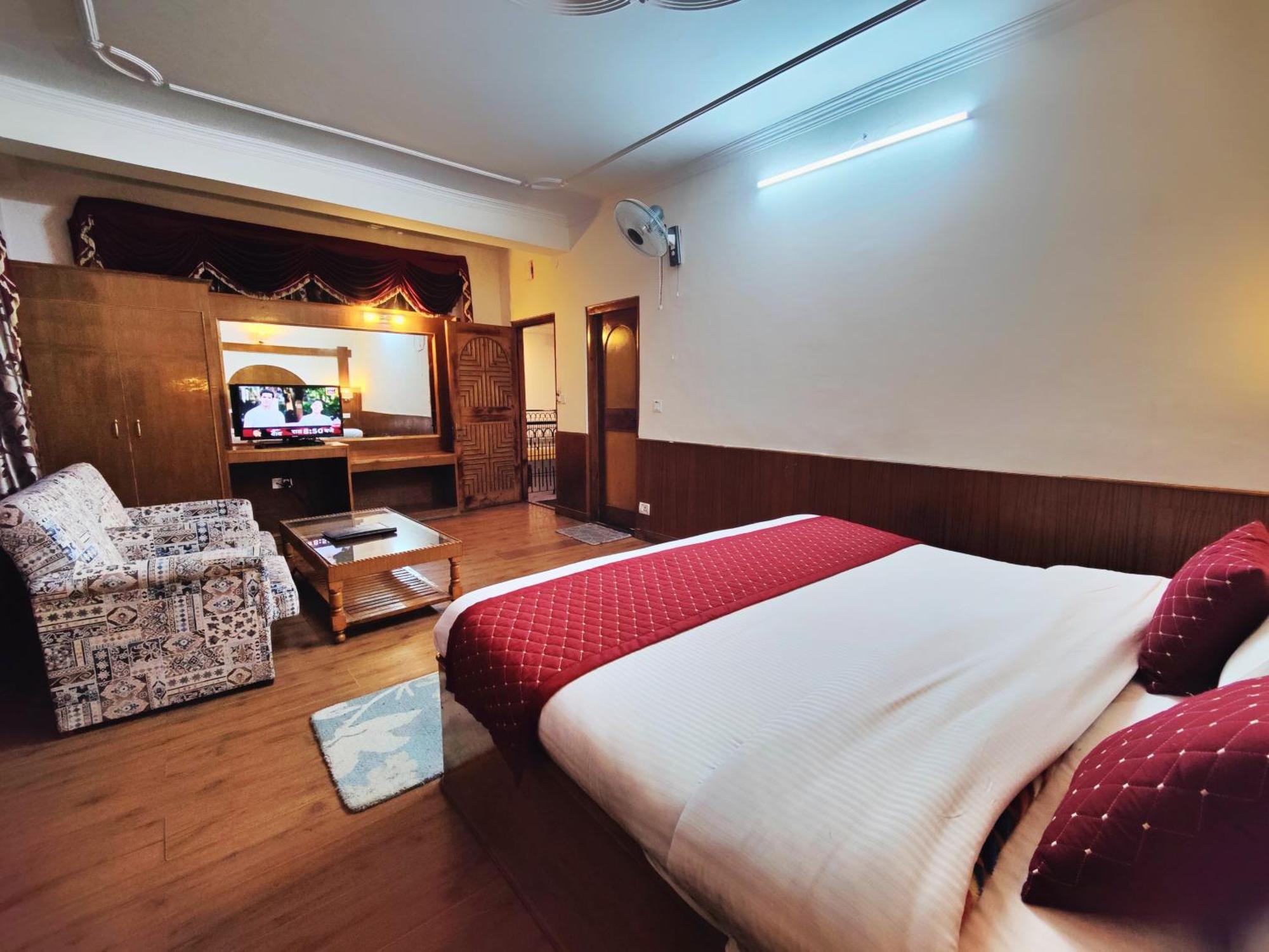 Surya International Hotel Manali Near Mall Road Esterno foto