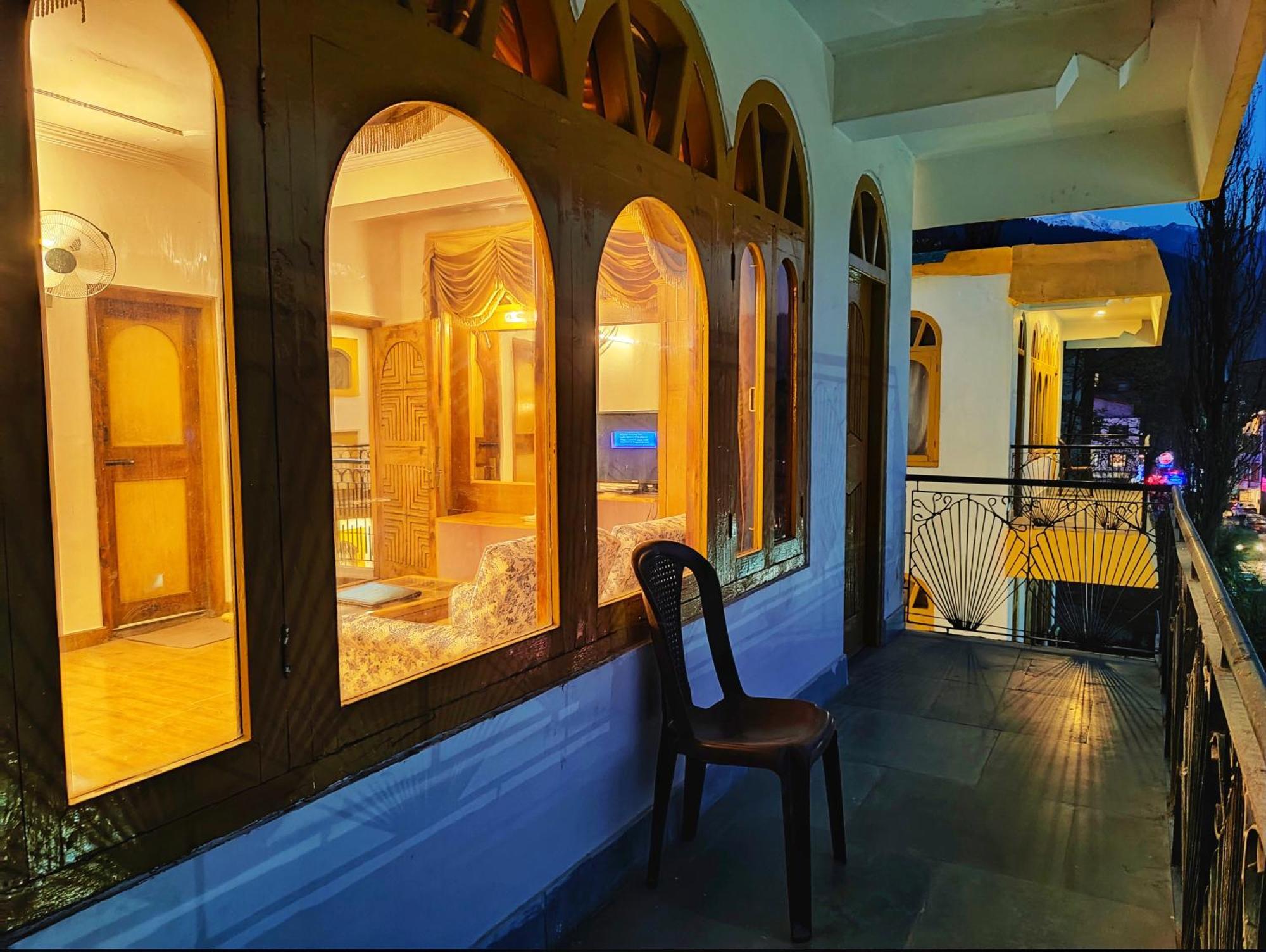 Surya International Hotel Manali Near Mall Road Esterno foto
