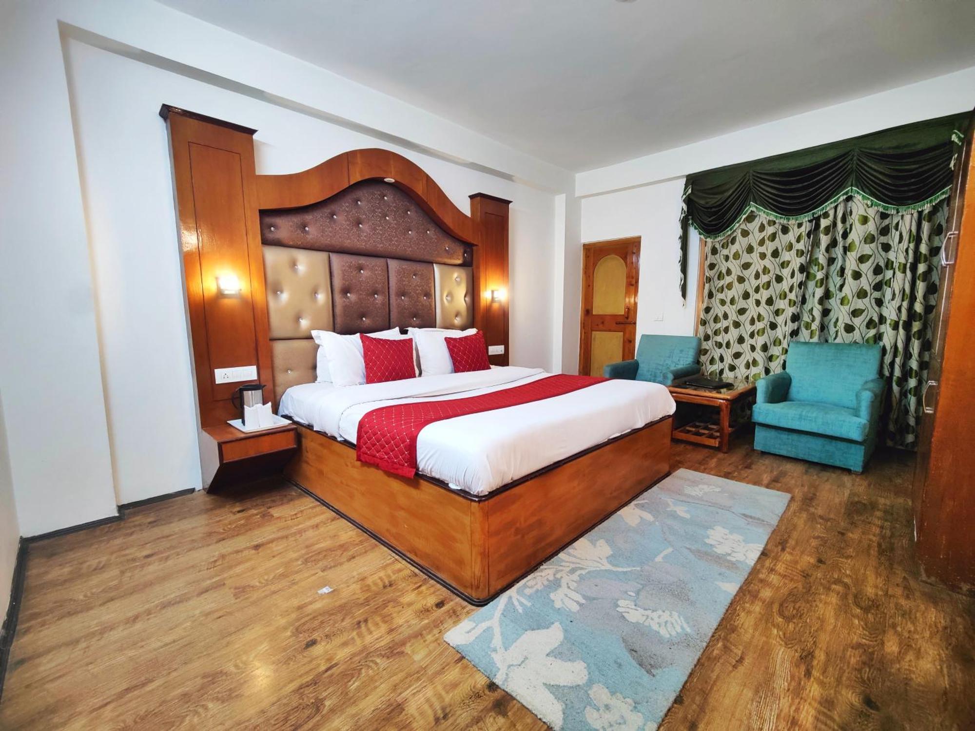 Surya International Hotel Manali Near Mall Road Esterno foto