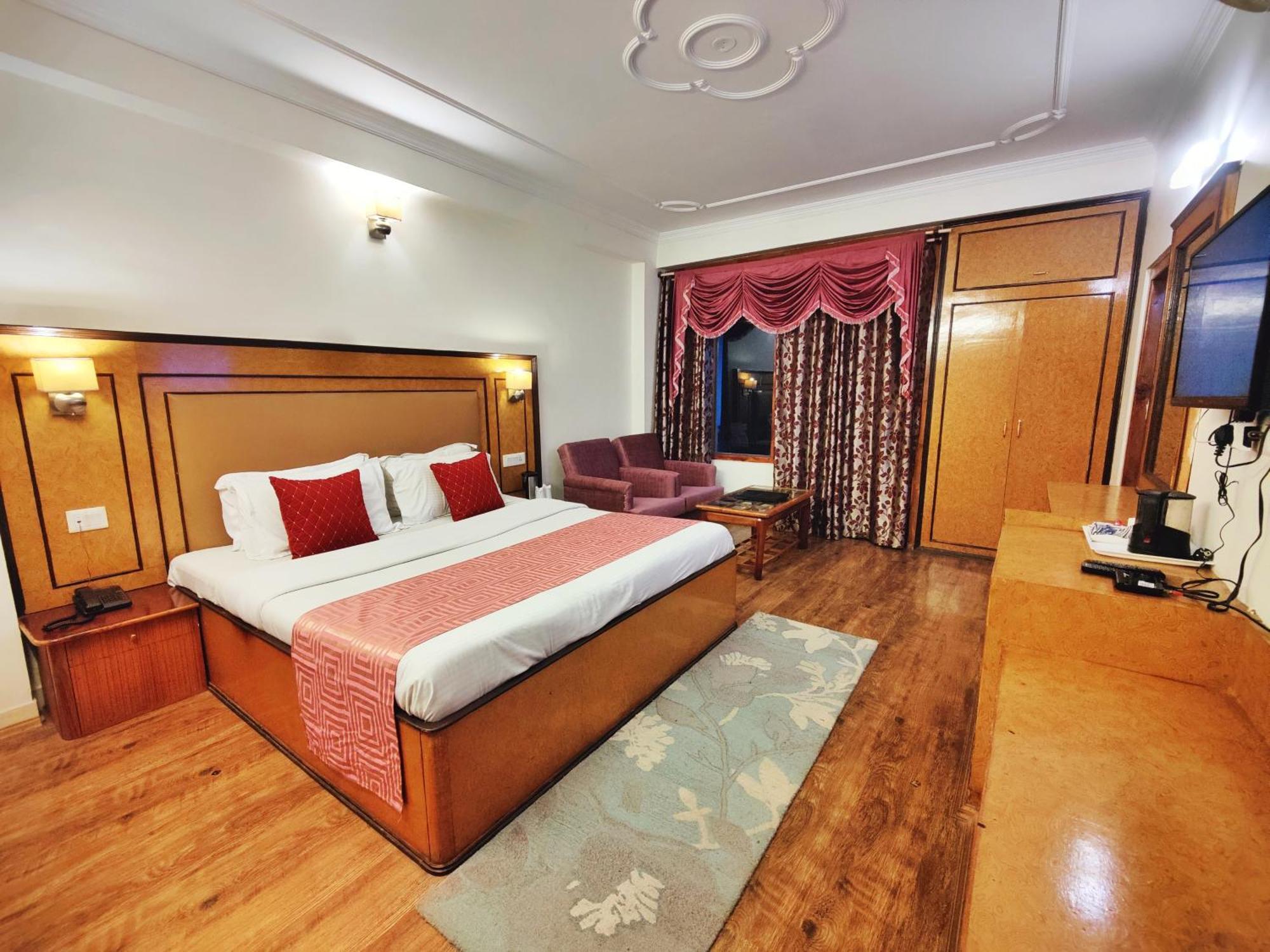 Surya International Hotel Manali Near Mall Road Esterno foto