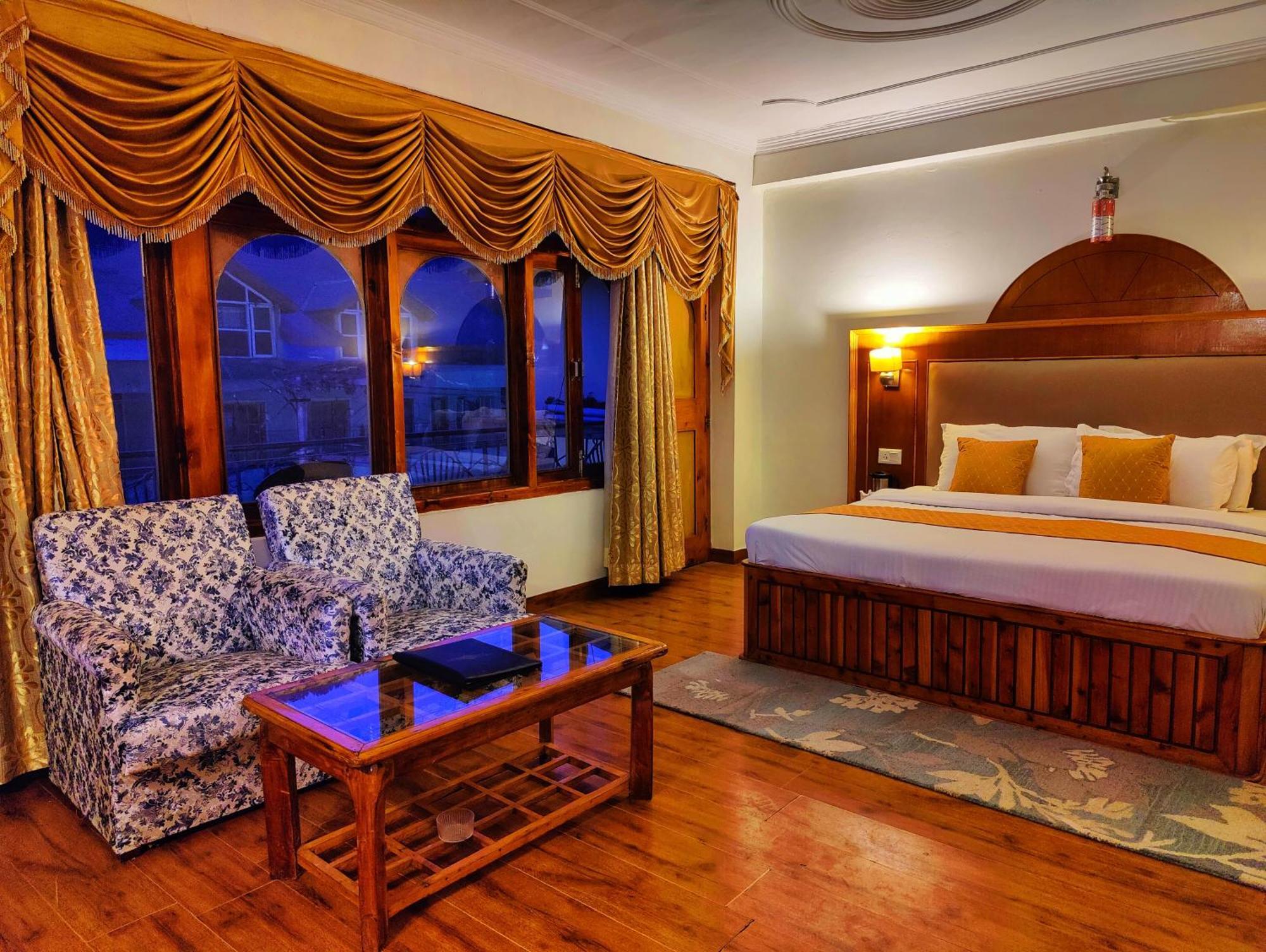 Surya International Hotel Manali Near Mall Road Esterno foto