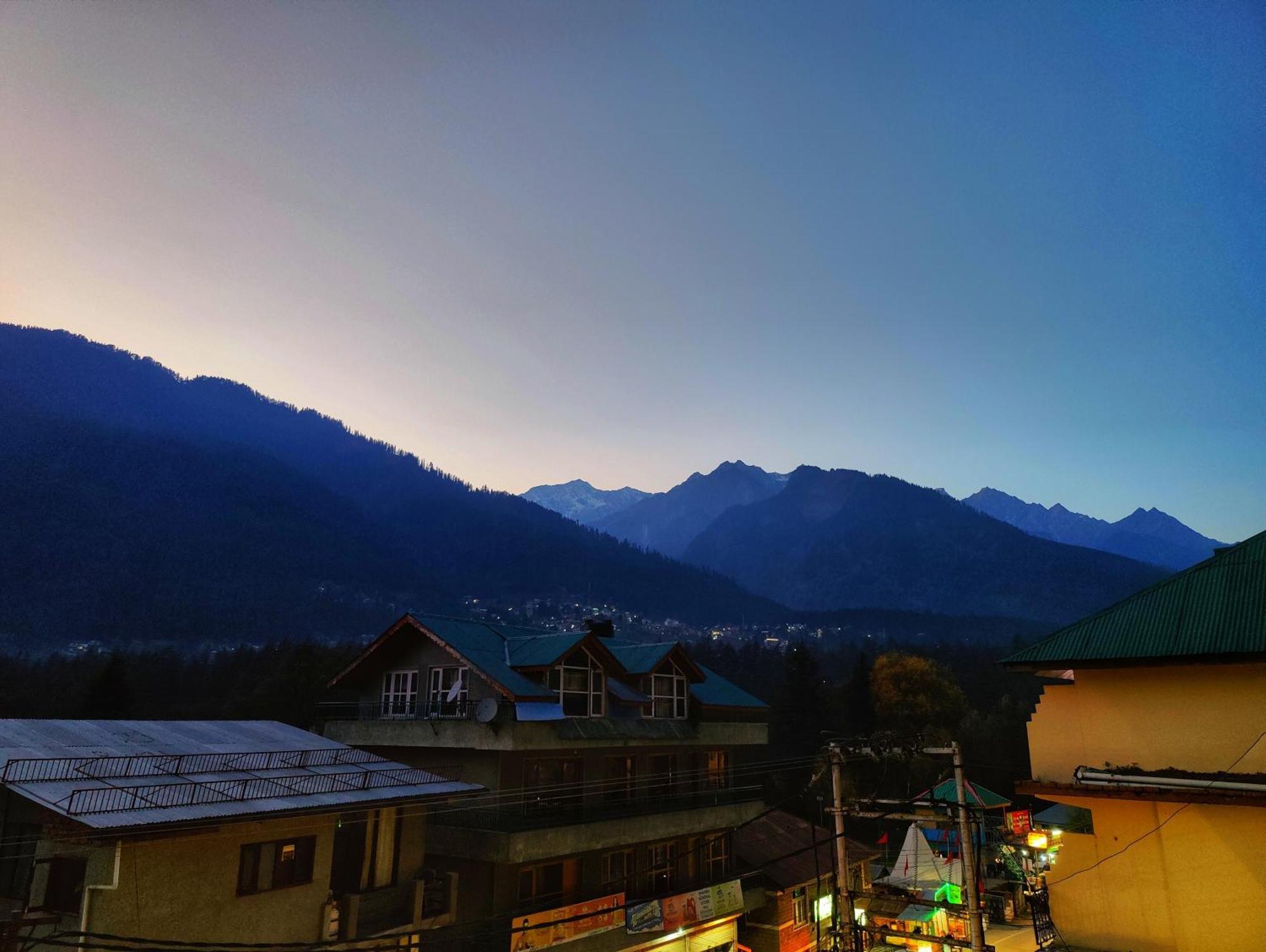 Surya International Hotel Manali Near Mall Road Esterno foto