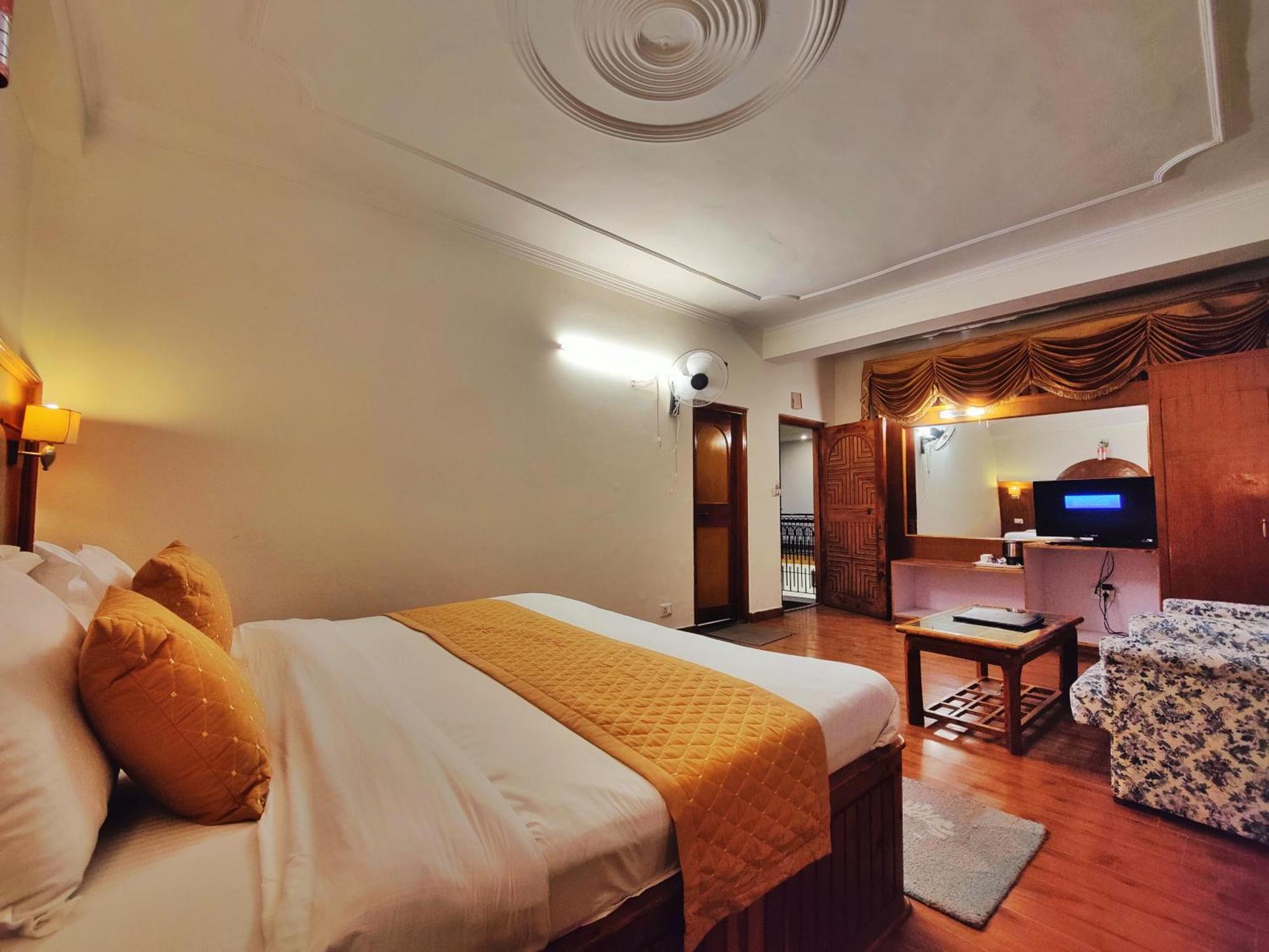 Surya International Hotel Manali Near Mall Road Esterno foto