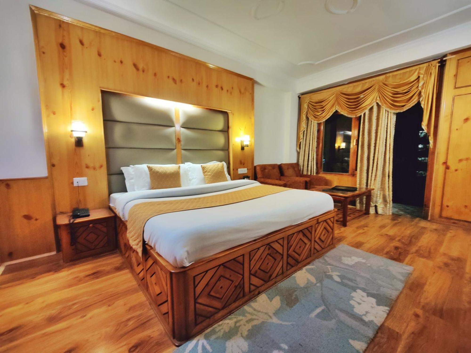 Surya International Hotel Manali Near Mall Road Esterno foto
