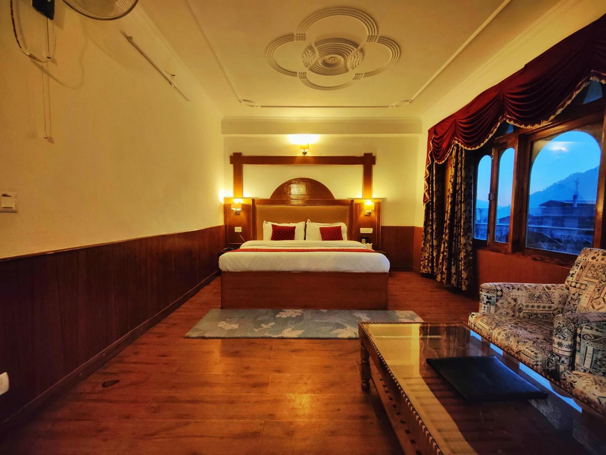 Surya International Hotel Manali Near Mall Road Esterno foto