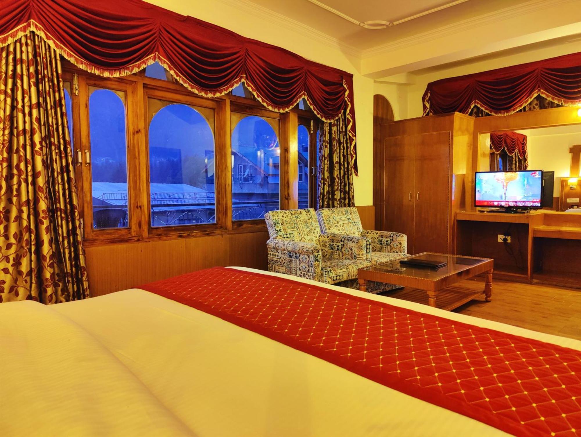 Surya International Hotel Manali Near Mall Road Esterno foto