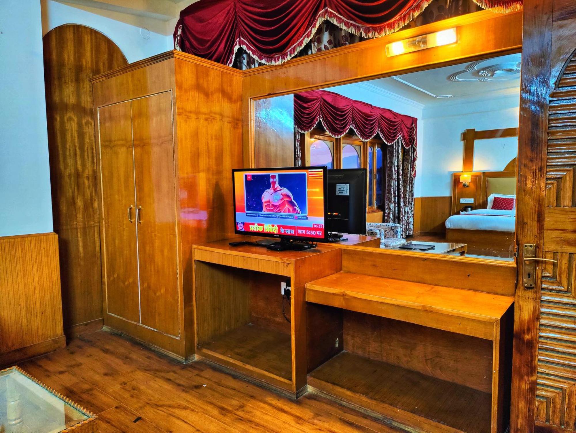 Surya International Hotel Manali Near Mall Road Esterno foto