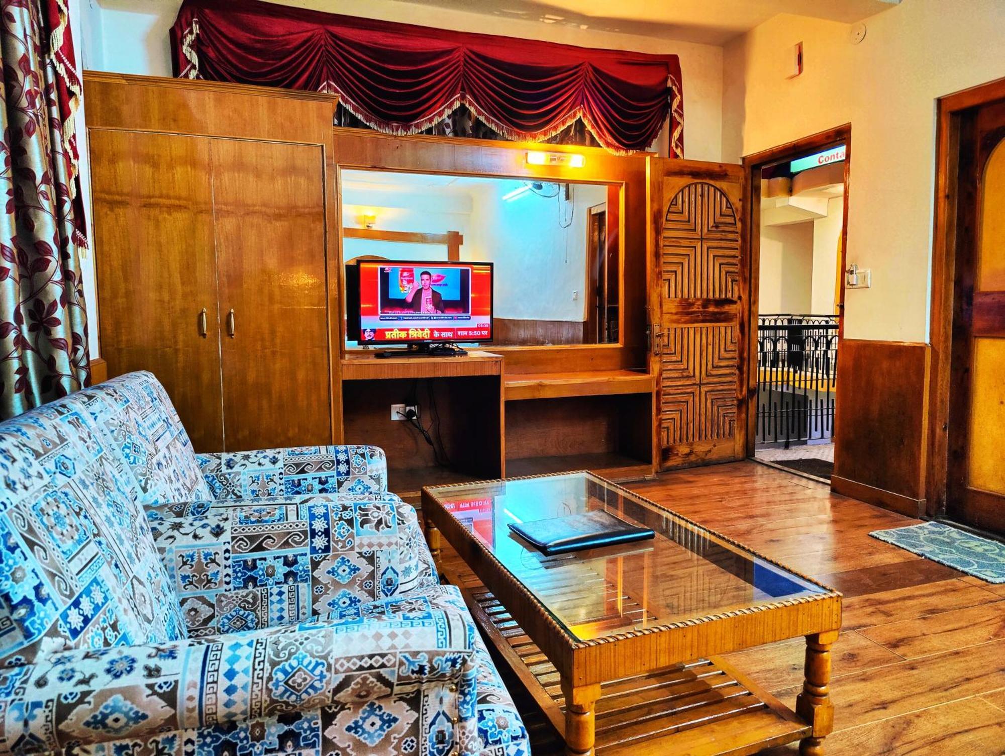 Surya International Hotel Manali Near Mall Road Esterno foto
