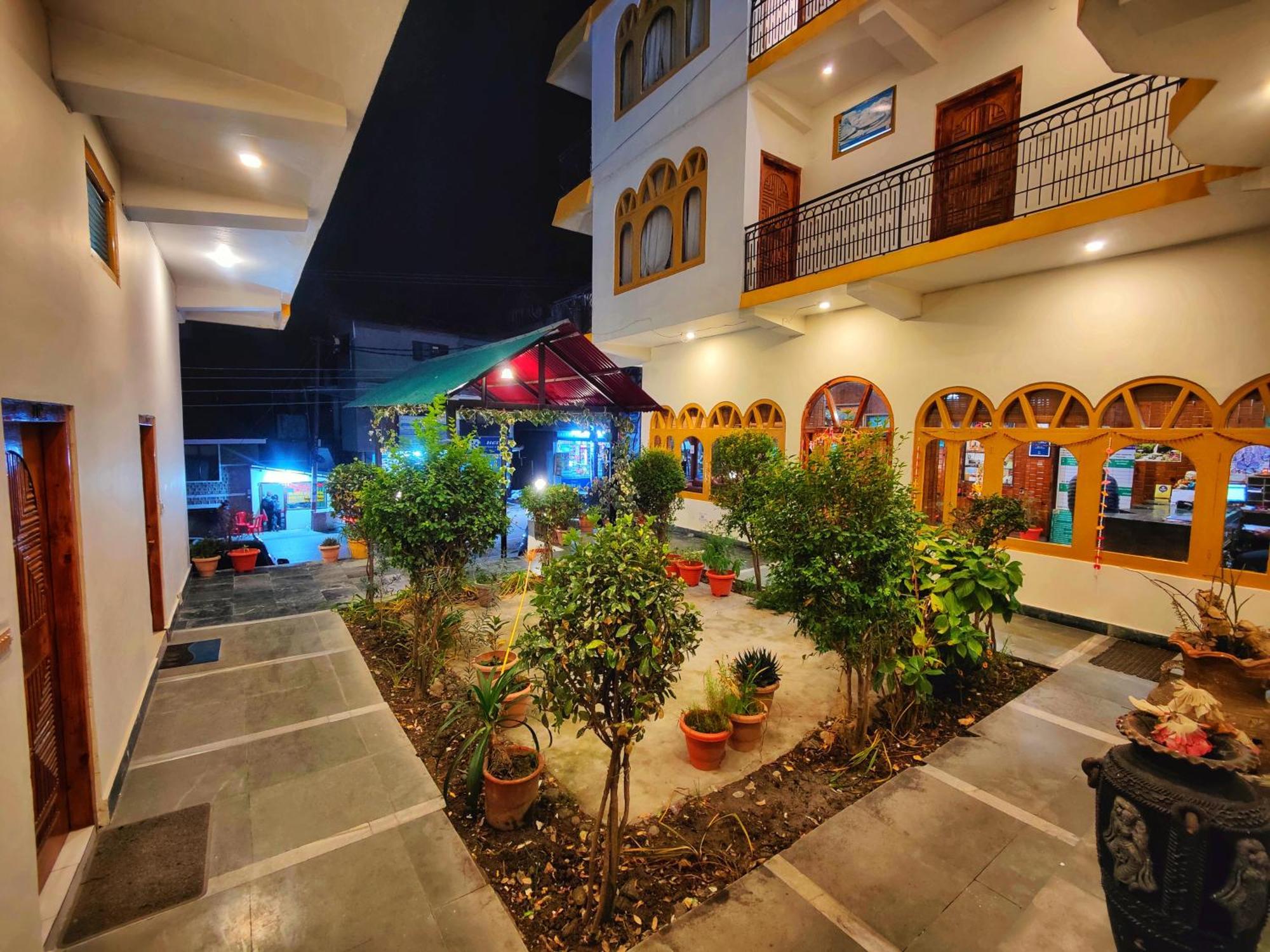 Surya International Hotel Manali Near Mall Road Esterno foto
