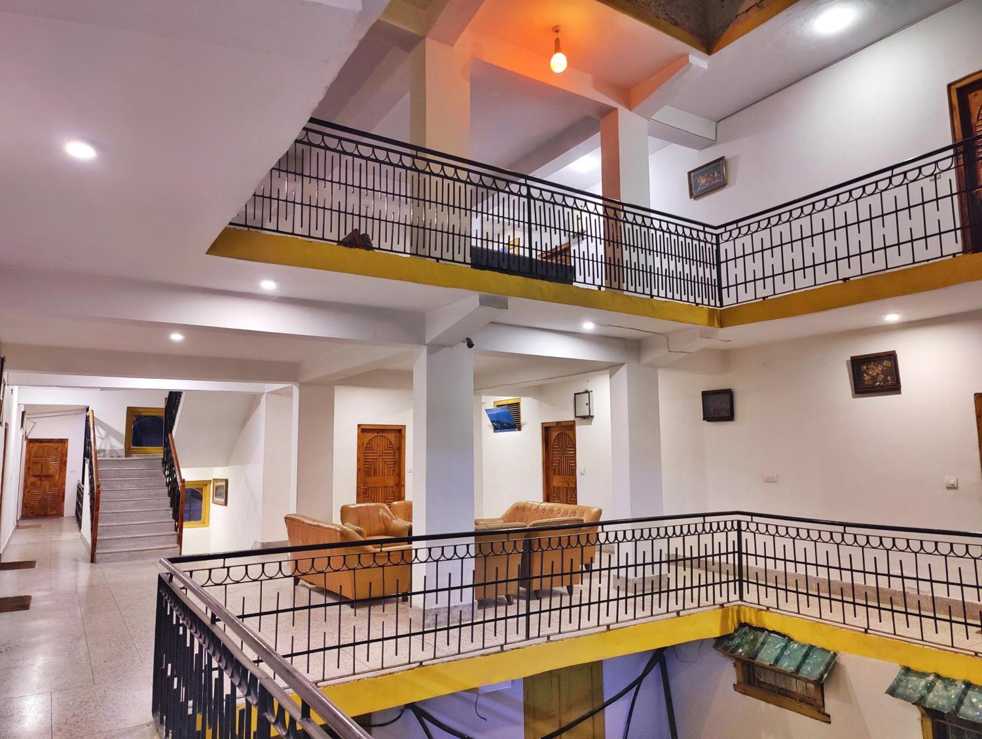 Surya International Hotel Manali Near Mall Road Esterno foto