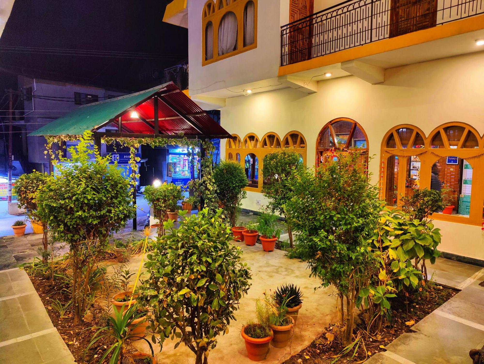 Surya International Hotel Manali Near Mall Road Esterno foto